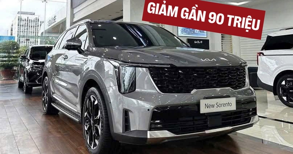 Kia Sorento xả kho tại đại lý, giảm gần 90 triệu đồng, giá thực tế nay đã có thể cạnh tranh Santa Fe, Everest