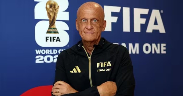 Huyền thoại Collina: Chủ tịch FIFA cũng không tác động được trọng tài