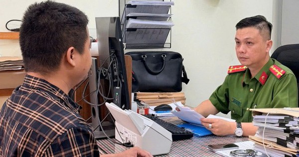 Khám xét, bắt tạm giam chủ nhà sách Nguyễn Tăng Tiến SN 1987