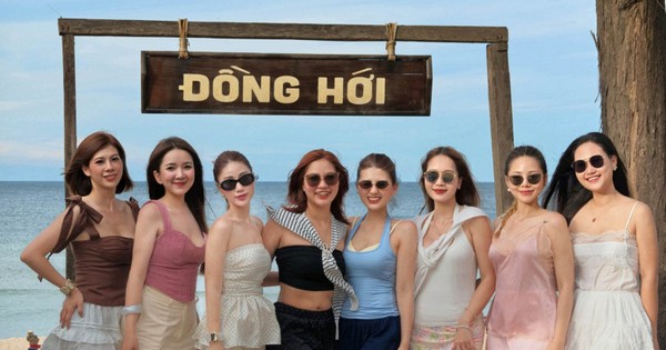 8 cô gái chơi thân từ thời sinh viên, 9 năm sau thuê hẳn limousine từ Hà Nội vào Quảng Bình: Cả đoàn 28 người, đóng 20 triệu/ gia đình
