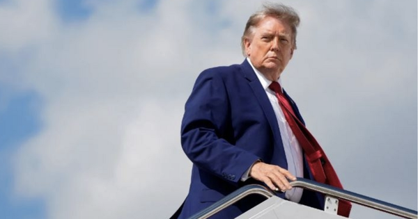 Kế 've sầu thoát xác' bí mật đưa Tổng thống Trump thoát âm mưu ám sát
