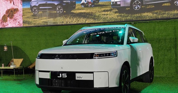 Jaecoo J5 chốt giá ưu đãi từ 499 triệu đồng tại Việt Nam, bản điện gây chú ý