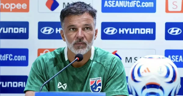 HLV Thái Lan yêu cầu học trò quên lợi thế 3-1 trước Singapore