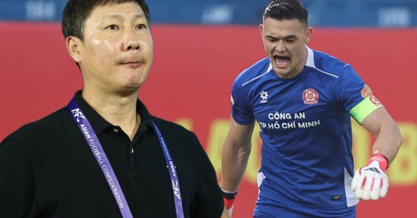 Chàng Việt kiều châu Âu và món quà đặc biệt cho HLV Kim Sang-sik sau nhiều năm đợi chờ