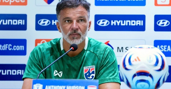 Tranh cãi ở ASEAN Cup, HLV Thái Lan bị mẹ quở trách