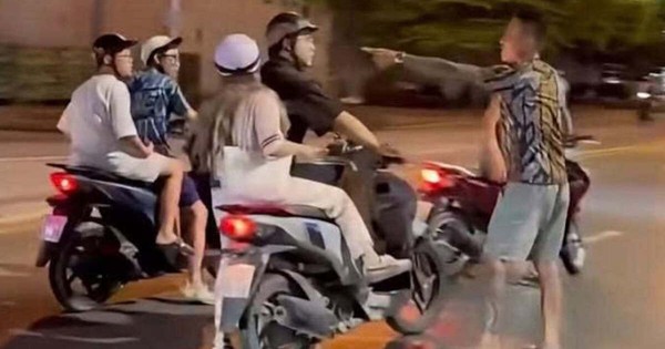 Xác minh vụ thanh niên xăm trổ hành hung người trên phố Hà Nội
