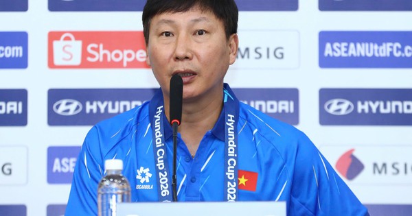 HLV Kim Sang-sik: "Tuyển Việt Nam từng nâng cúp ở sân của Thái Lan, nên sẽ không e ngại gì"