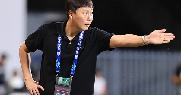 HLV Kim Sang-sik và bí mật về hai ngón đòn khiến tuyển Thái Lan gục ngã tại Rajamangala