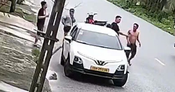 Chặn đầu ô tô, đánh tài xế rồi lớn tiếng: 'Mày biết bố mày là ai không?'