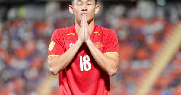 Hai Long dành bàn thắng vào lưới Thái Lan tưởng nhớ người thầy quá cố