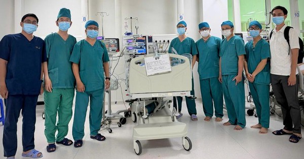 Bé 7 tháng tuổi nguy kịch vì xương lươn găm sâu hai bên phế quản