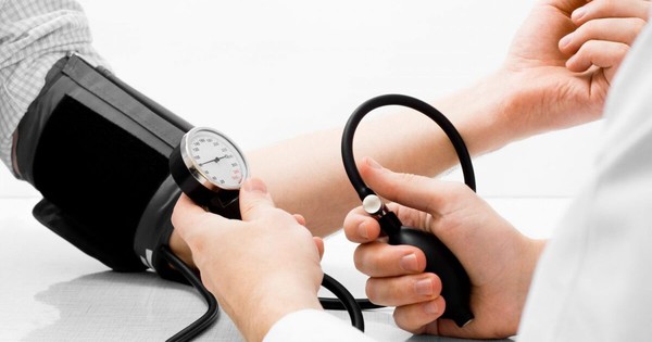 20 tuổi, huyết áp 180/100 mmHg, bất ngờ phát hiện u tuyến thượng thận