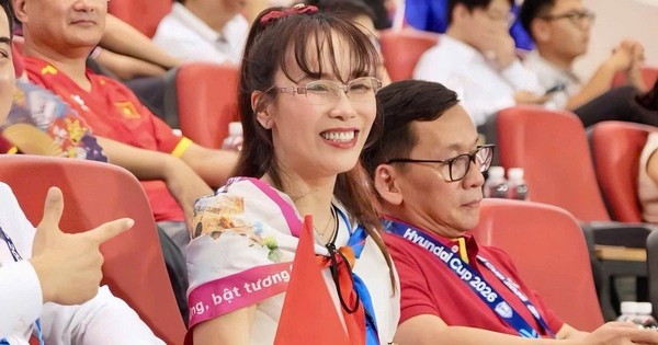 Tỷ phú Nguyễn Thị Phương Thảo tặng quà đặc biệt cho đội tuyển Việt Nam sau chức vô địch Đông Nam Á