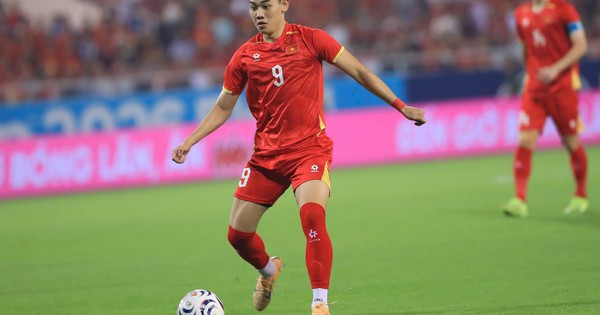 Phỏng vấn nóng Đình Bắc sau chức vô địch ASEAN Cup: "Người Thái muốn lấy cúp về nhưng chúng ta đã giữ lại Mỹ Đình"