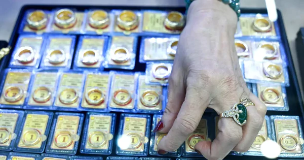 Giá vàng hôm nay (27/8): Đồng loạt giảm