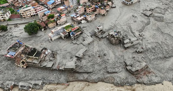 Gần 1.500 người mất tích sau lũ quét tại Nepal, ít nhất 165 người thiệt mạng