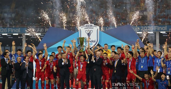 Chủ tịch FIFA muốn Việt Nam thành một trong những quốc gia bóng đá lớn nhất thế giới: Sẽ xây sân bóng ở khắp mọi nơi, lập học viện tài năng cho trẻ từ 8-9 tuổi