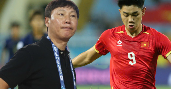 HLV Kim Sang-sik: "Tôi thay Đình Bắc ra sớm ở trận gặp Singapore để đội không tự mãn"
