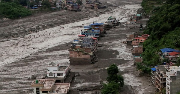 Sông băng đổ sụp, 'sóng thần trên núi' cuồn cuộn xé toạc vùng biên giới Nepal