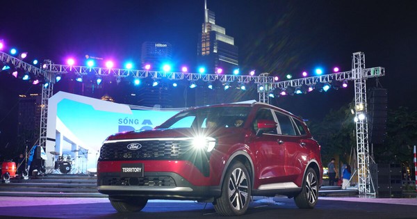 Ford Territory bản cao cấp nhất, giá 916 triệu đồng có gì?