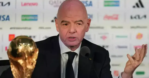 Chủ tịch FIFA Infantino triệu tập họp khẩn giữa làn sóng phản đối chưa từng có