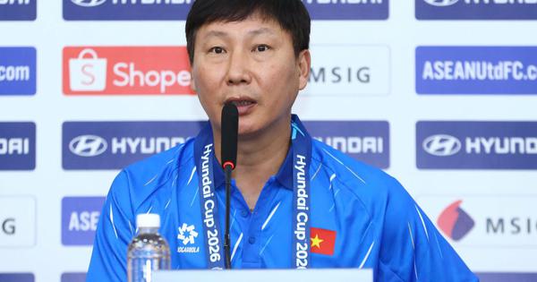 Tuyển thủ Indonesia buông lời hạ thấp AFF Cup, HLV Kim Sang-sik và Hai Long đáp trả đanh thép