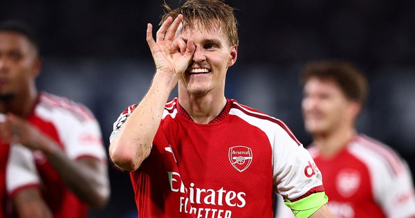 Odegaard ghi bàn, Arsenal đánh bại Napoli 1-0