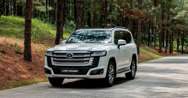 Tin xe 10/9: Toyota Land Cruiser 300 HEV ra mắt, Peugeot 408 giới hạn 100 xe
