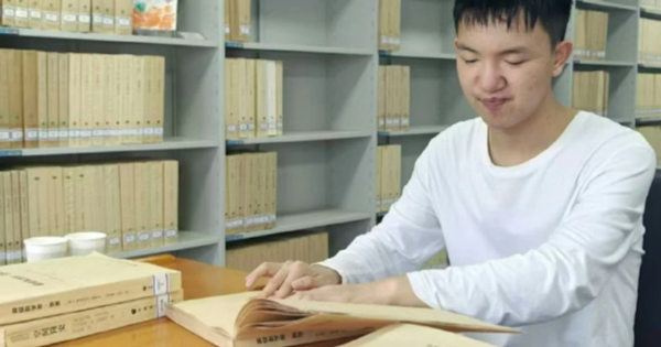 Cậu bé bị mất thị lực trở thành thủ khoa Đại học