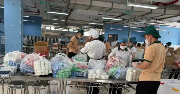 Vụ học sinh ăn trưa muộn, thiếu suất ở Hà Nội: Hiệu trưởng giải trình về chế độ phát ngôn
