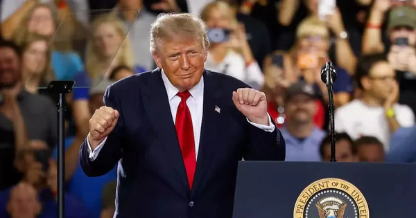 Tổng thống Trump hứa tặng 5.000 USD cho mỗi người Mỹ nếu đảng Cộng hòa thắng cử