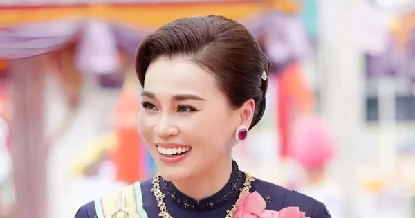 Sức hút từ phong cách Hoàng hậu Thái Lan