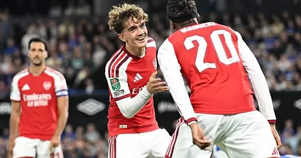 Thần đồng 16 tuổi lập cú đúp, Arsenal thắng tưng bừng ở Cúp Liên đoàn