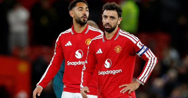 Dẫn 2-0 trong 10 phút, Man Utd thua ngược Brighton 2-3