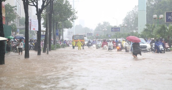 Hà Nội lý giải vì sao đường Tố Hữu ngập sâu dù gần hồ thoát nước Đồng Bông 2