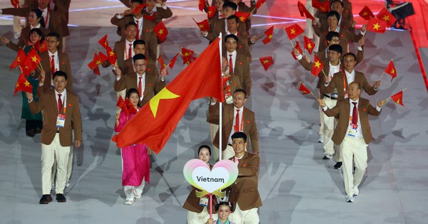Ấn tượng Lễ khai mạc ASIAD 2026: Thanh Thuý, Quang Kiệt dẫn đầu đoàn Việt Nam