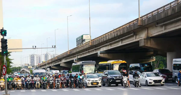 Hạn chế xe tải trọng lớn qua 2 nút giao cửa ngõ Hà Nội