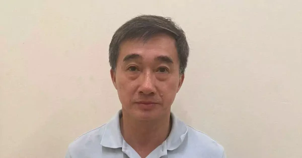 Thứ trưởng Bộ Y tế Trần Văn Thuấn bị bắt tạm giam vì nhận hối lộ số tiền đặc biệt lớn