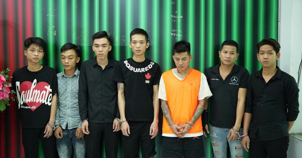 Giữ khẩn cấp 7 người trong vụ ô tô tông vào đám đông trước quán ăn ở TPHCM