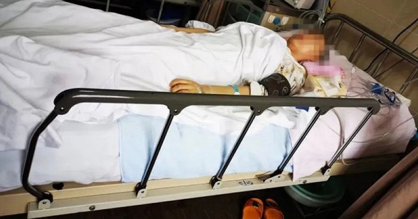 Người phụ nữ 54 tuổi đột ngột tử vong giữa đêm: Bác sĩ cảnh báo 2 loại nước không động vào trước khi ngủ dù khát đến mấy
