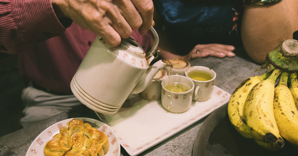 Lý do vì sao mọi người thường uống trà khi ăn bánh trung thu