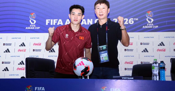 Tiền đạo Việt kiều 19 tuổi tỏa sáng ngay trận ra mắt, HLV Kim Sang-sik nói gì?