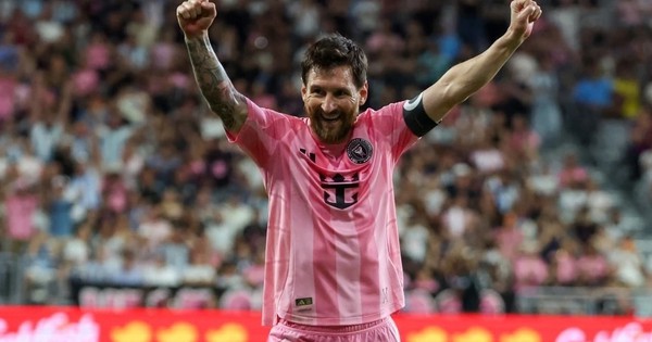 Messi sút phạt ghi bàn siêu phẩm, xác suất thành công chỉ 3%