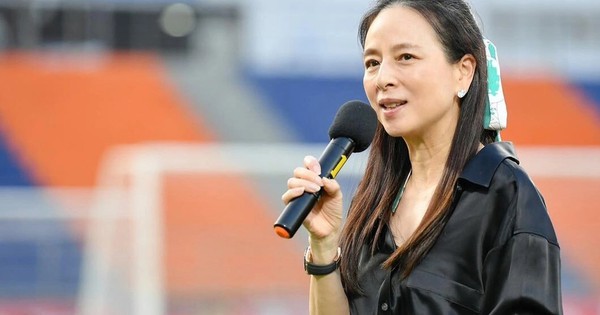 Madam Pang từ bỏ quyền lực ở CLB, trở thành 'bà trùm' bóng đá Thái Lan thế nào?