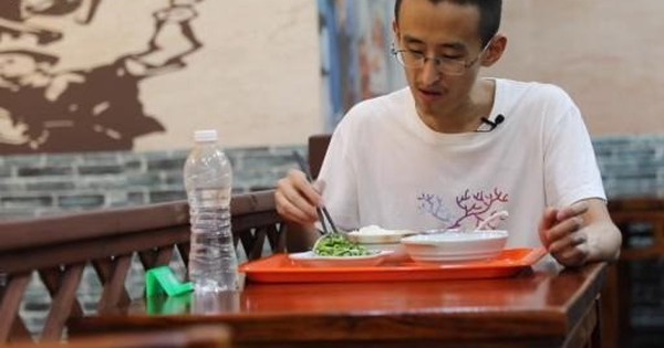 Cú trượt dài của thần đồng 10 tuổi đỗ Đại học, 16 tuổi học Tiến sĩ nhưng U40 vẫn gọi điện xin tiền sinh hoạt từ bố