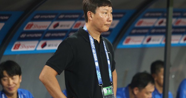 HLV Kim Sang-sik: "Tôi thấy xấu hổ khi thua Thái Lan thế này"