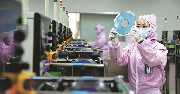 Tung hô là vậy nhưng trình độ sản xuất chip của Trung Quốc vẫn "mắc kẹt ở năm 2004", bám đuổi ASML trong tuyệt vọng