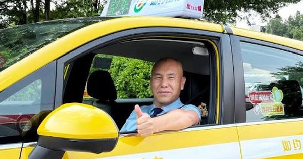Cuốc xe taxi chỉ hết 160.000 đồng nhưng khách chuyển khoản hơn 545 triệu, tài xế phát hiện lập tức báo công an