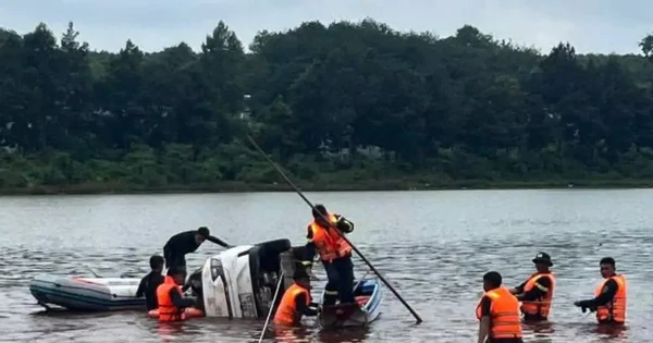Tìm thấy chiếc ô tô nghi bị nước lũ cuốn trôi tại Đồng Nai