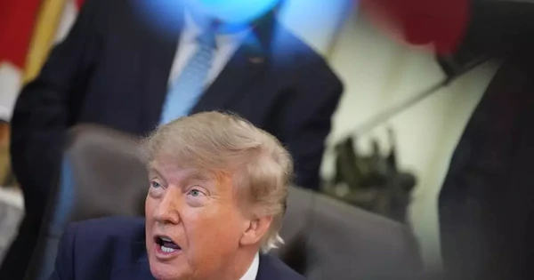 Tổng thống Mỹ Trump đe dọa cắt thương mại với một số quốc gia nếu Fed không hạ lãi suất